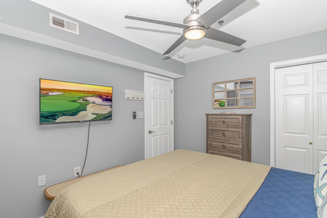 Beautifully Renovated- Ground Floor Sleeps 4! 1 Bed, 1 Bath - River Oaks Golf Unit 7-b