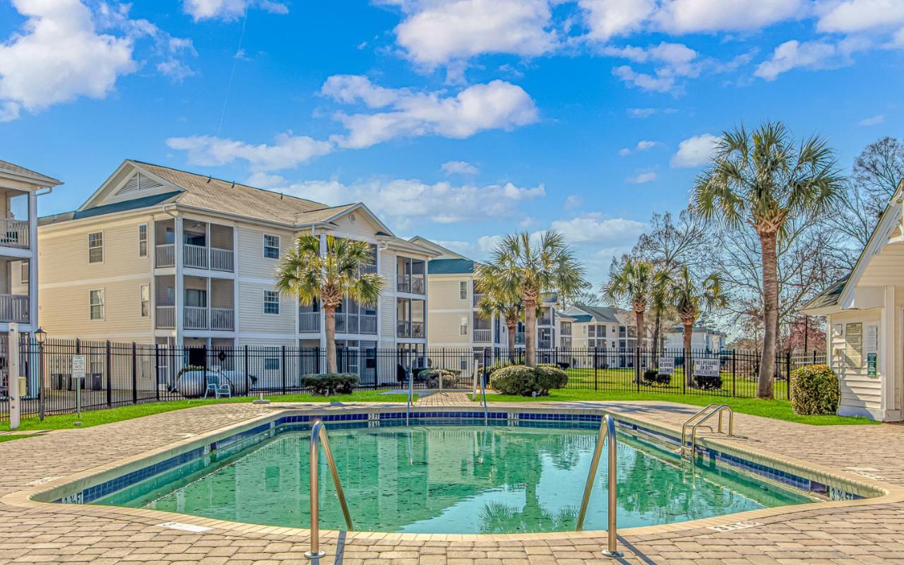 Beautifully Renovated- Ground Floor Sleeps 4! 1 Bed, 1 Bath - River Oaks Golf Unit 7-b *