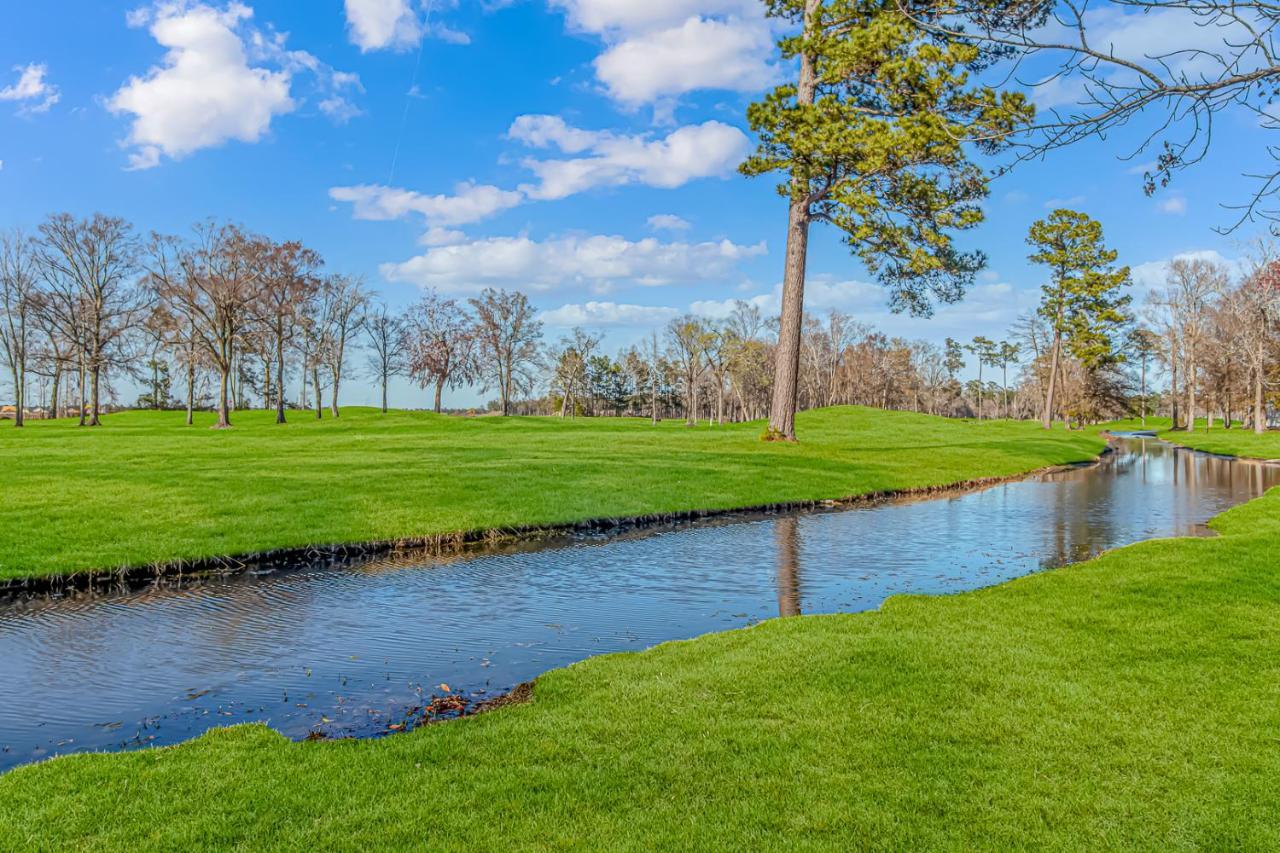 Beautifully Renovated- Ground Floor Sleeps 4! 1 Bed, 1 Bath - River Oaks Golf Unit 7-b