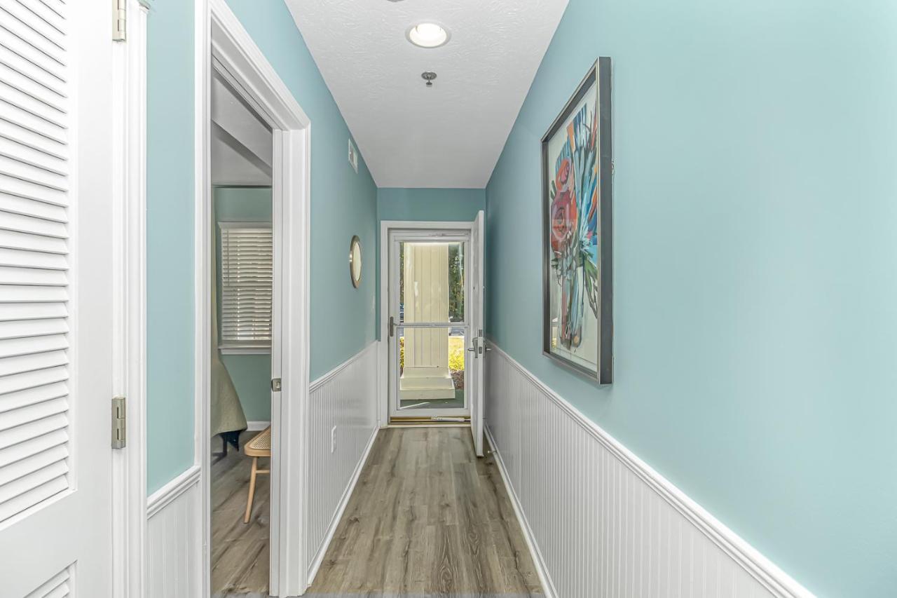 Holiday home Beautifully Renovated- Ground Floor Sleeps 4! 1 Bed, 1 Bath - River Oaks Golf Unit 7-b Myrtle Beach