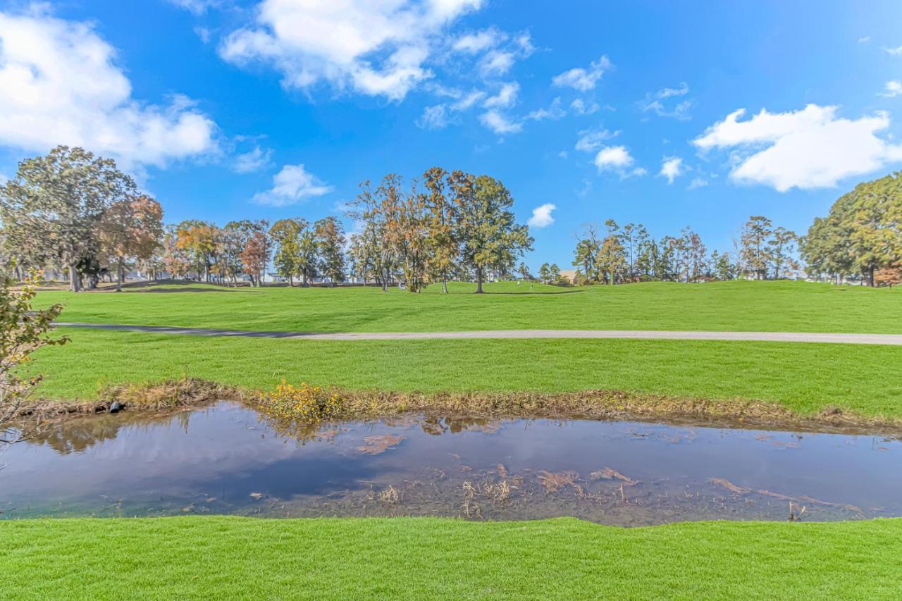 Beautifully Renovated- Ground Floor Sleeps 4! 1 Bed, 1 Bath - River Oaks Golf Unit 7-b *