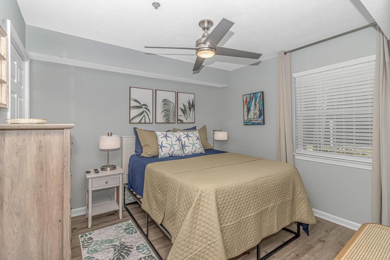 Holiday home Beautifully Renovated- Ground Floor Sleeps 4! 1 Bed, 1 Bath - River Oaks Golf Unit 7-b