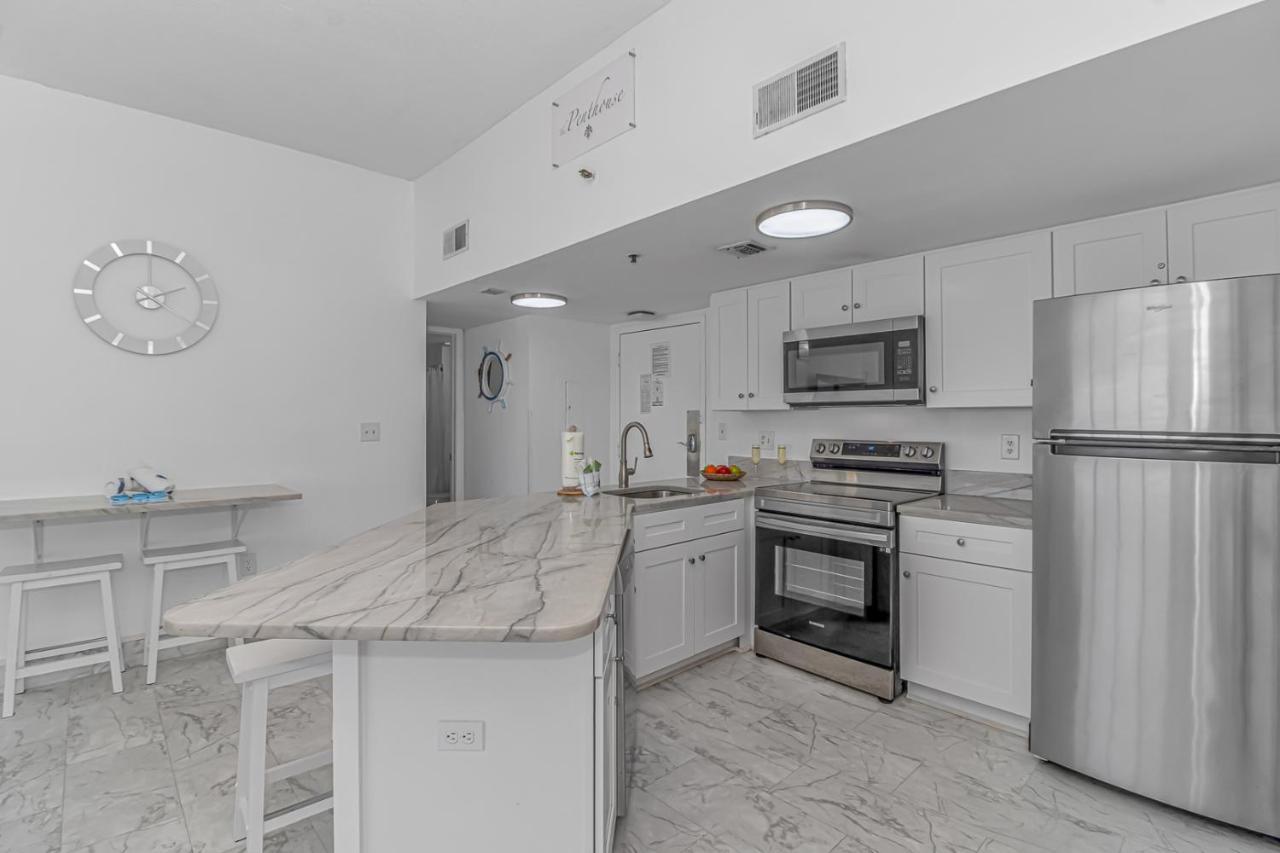Upscale Penthouse With Incredible Views! Beautifully Renovated - Palace 2308