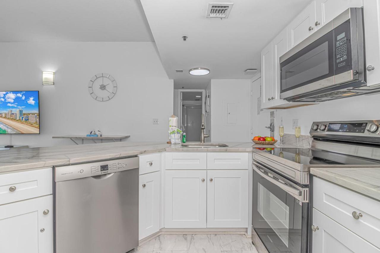 Upscale Penthouse With Incredible Views! Beautifully Renovated - Palace 2308