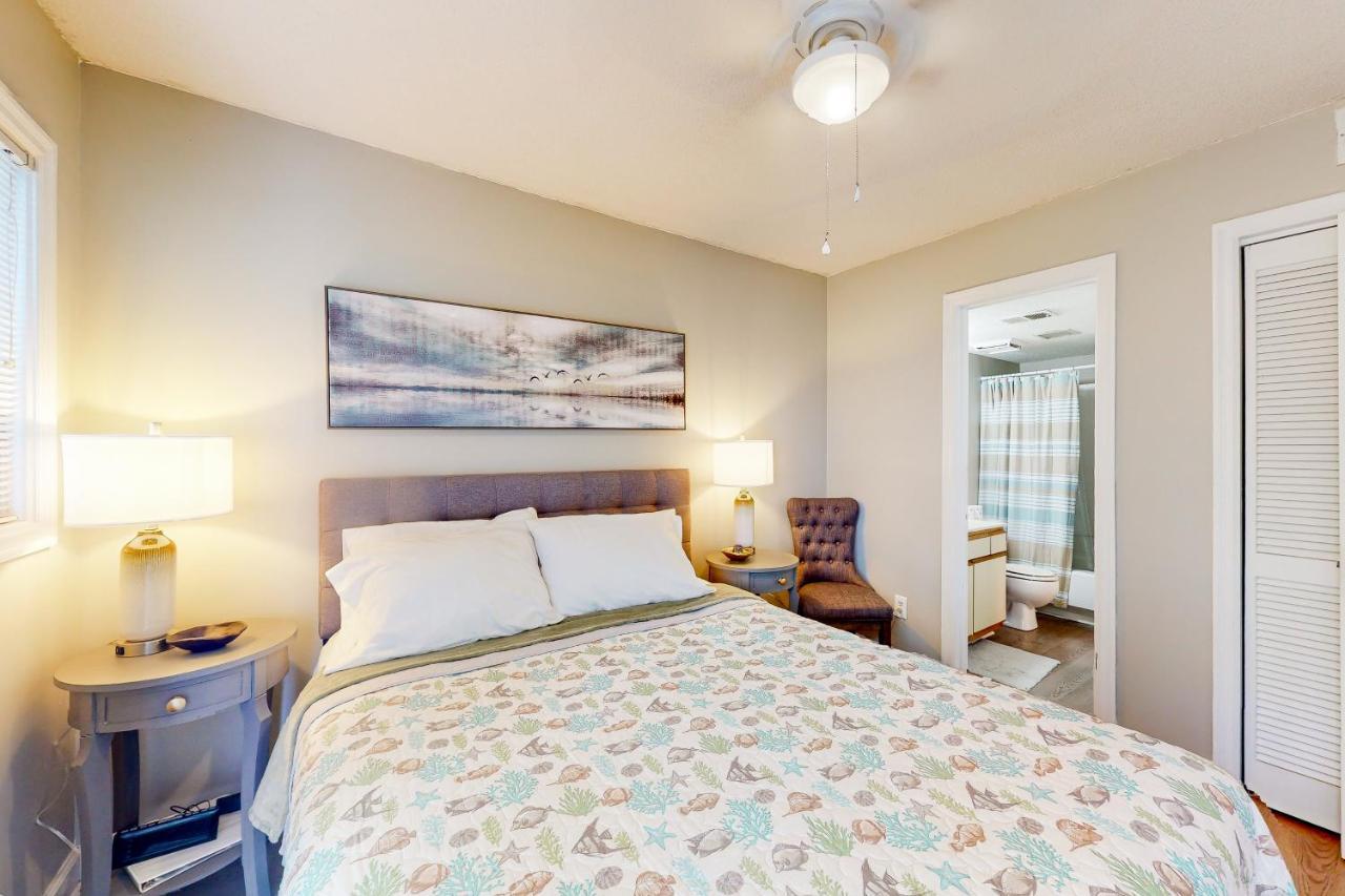 A At Five Seasons, Unit 4302 Apartment *