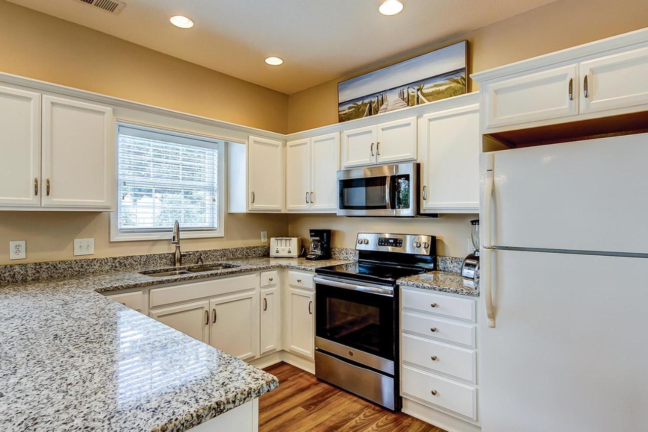 Apartment Fun And Sun At Fairway Oaks