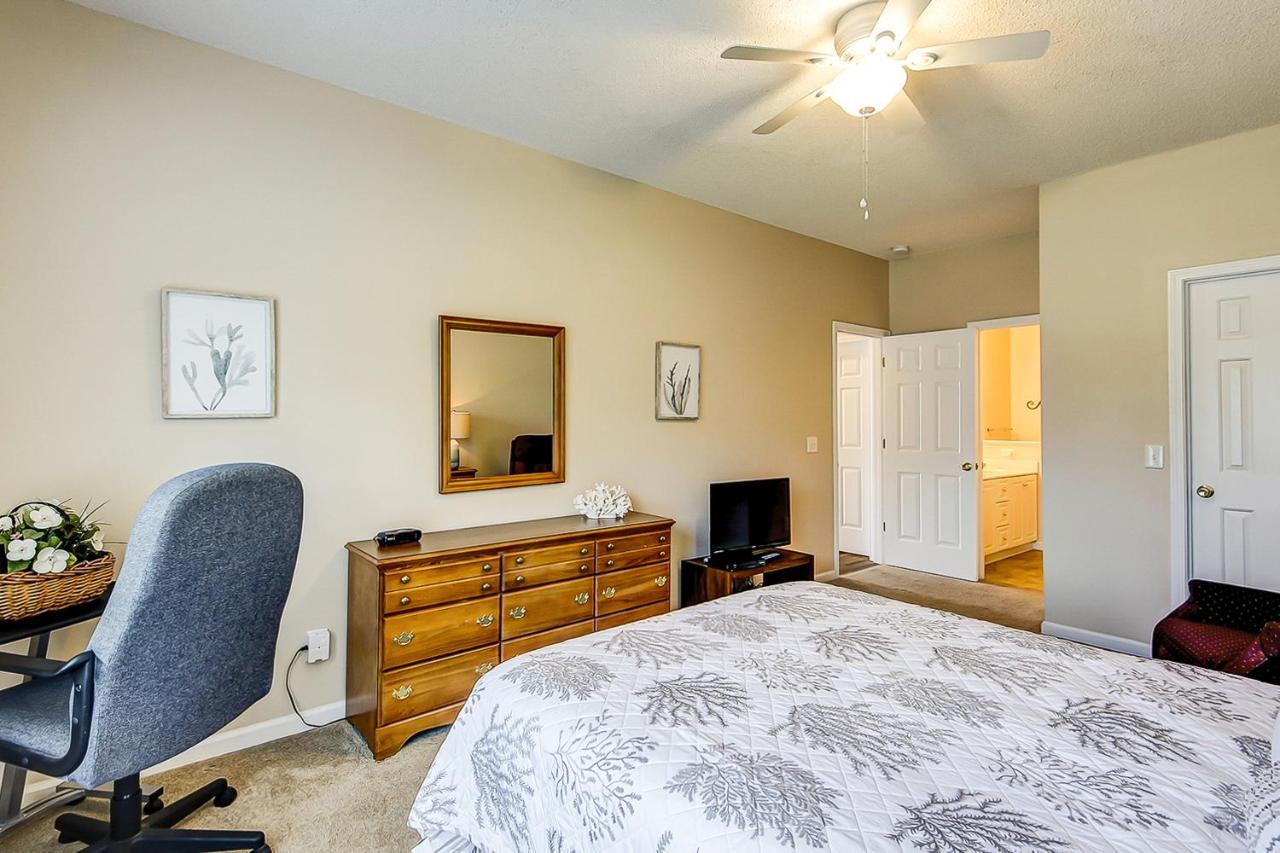 Apartment Fun And Sun At Fairway Oaks