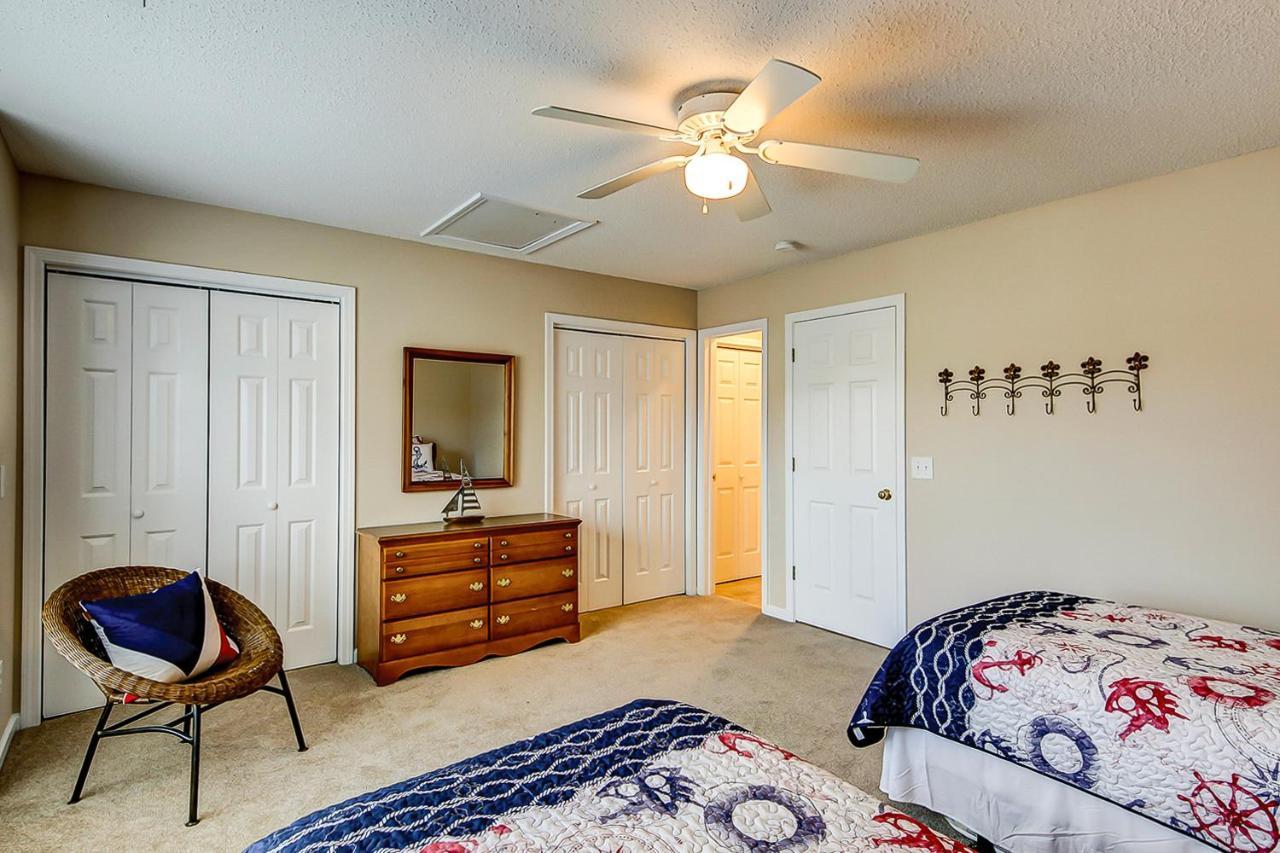 Apartment Fun And Sun At Fairway Oaks *