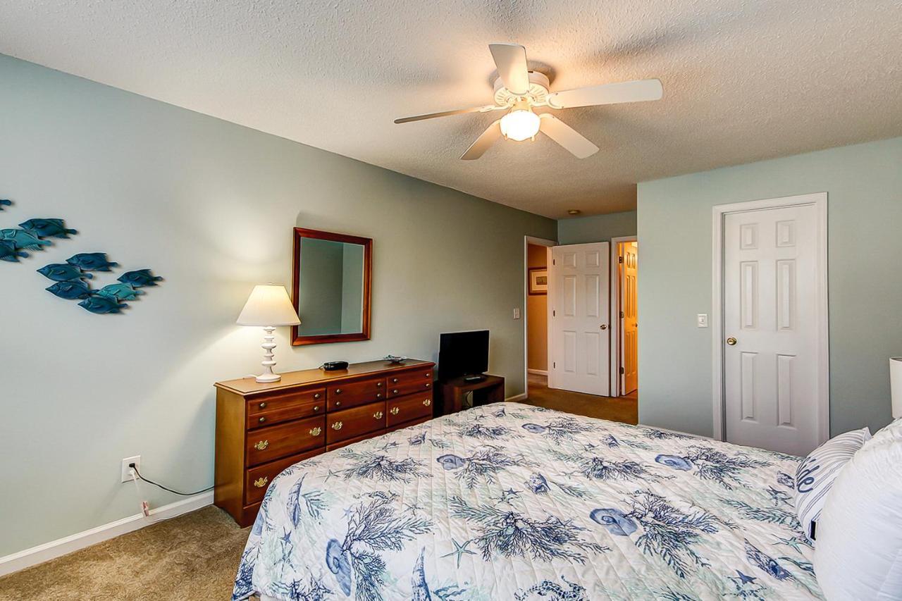 Apartment Fun And Sun At Fairway Oaks