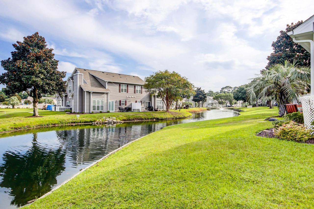 Fun And Sun At Fairway Oaks *