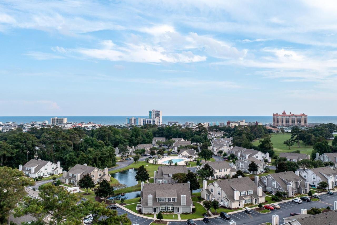 Apartment Fun And Sun At Fairway Oaks