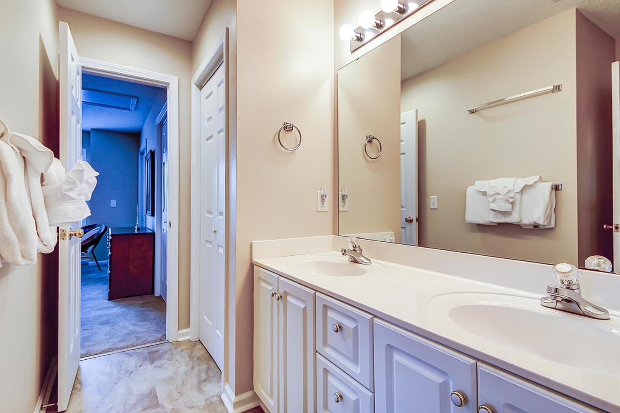 Apartment Fun And Sun At Fairway Oaks *
