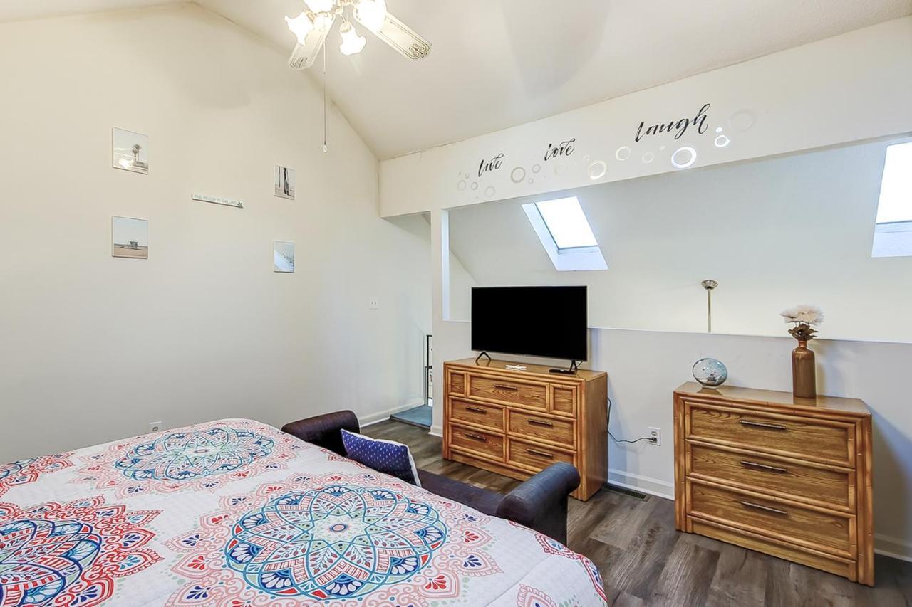 Apartment Fairway Village - B6 *