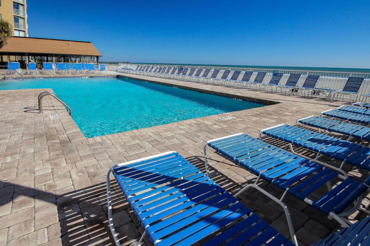 Sands Ocean Club 1629/1630 Apartment