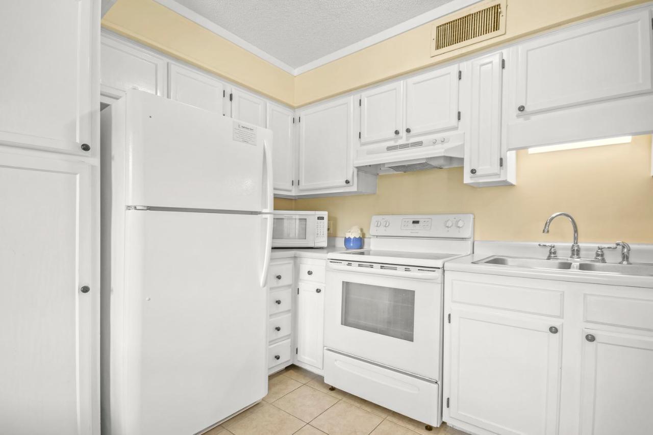 On The Beach 2 Bed 2 Bath 3rd Floor Holiday home Myrtle Beach