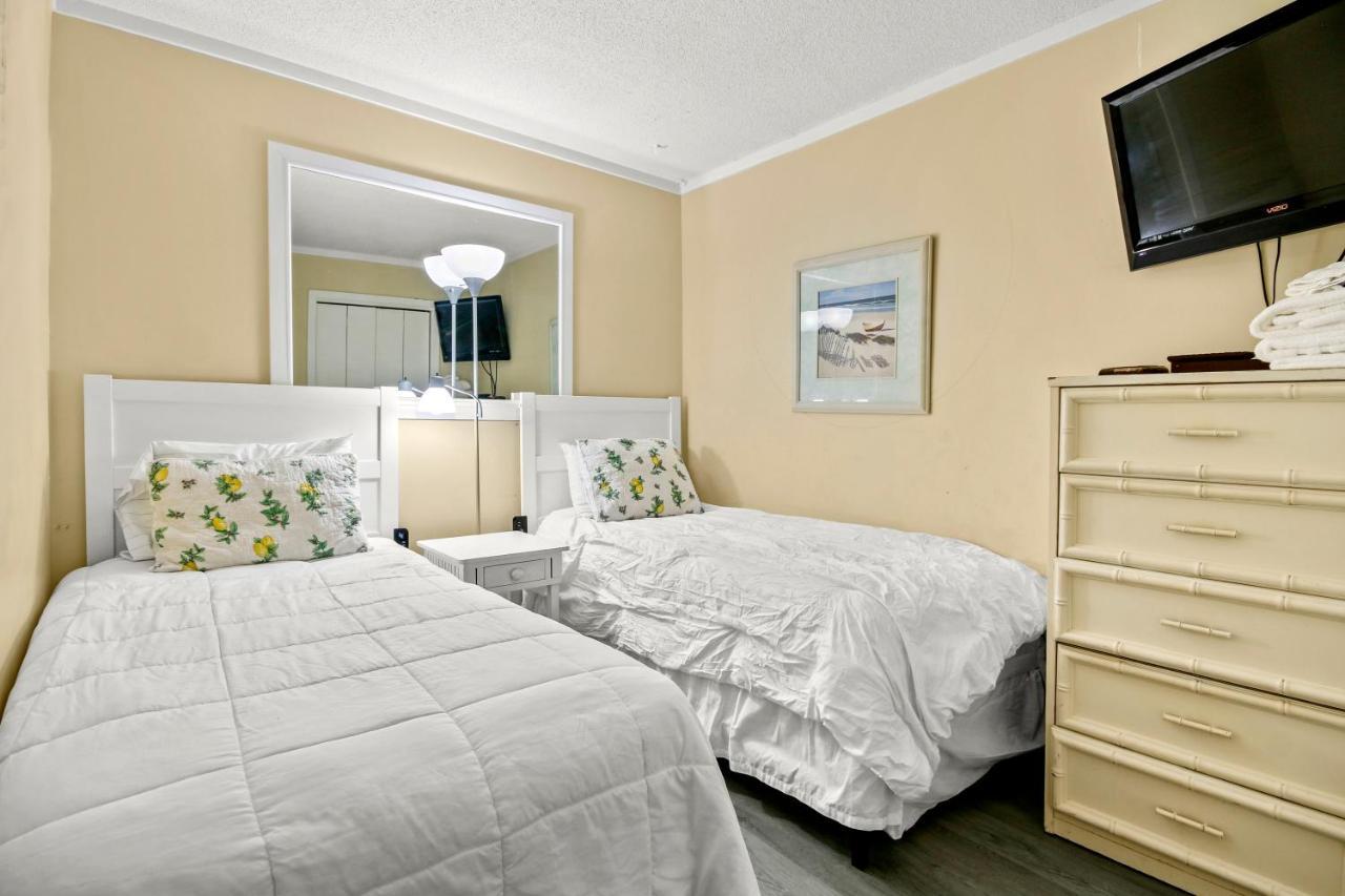On The Beach 2 Bed 2 Bath 3rd Floor *
