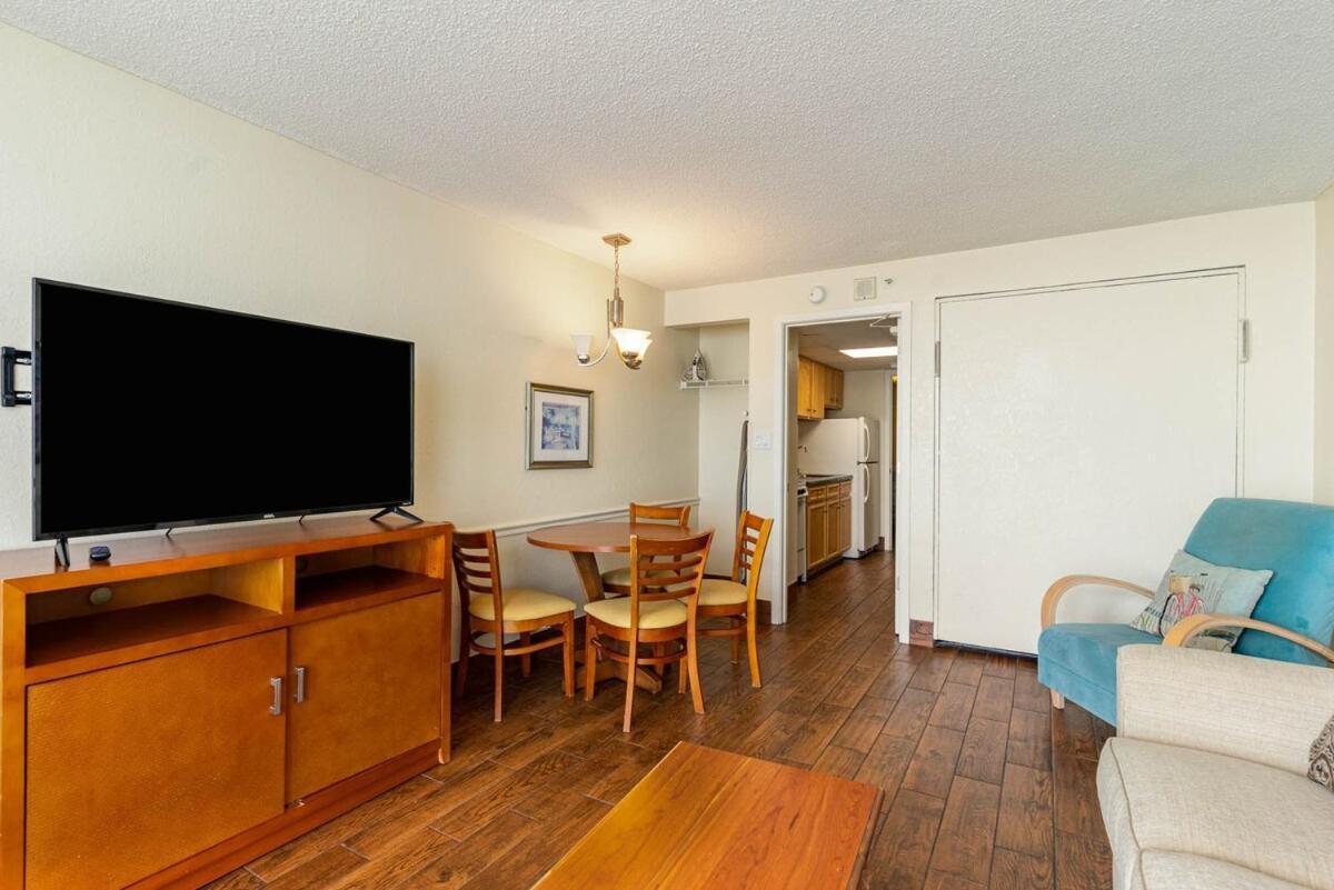 Oceanfront 1br, Downtown, 4ppl * Myrtle Beach