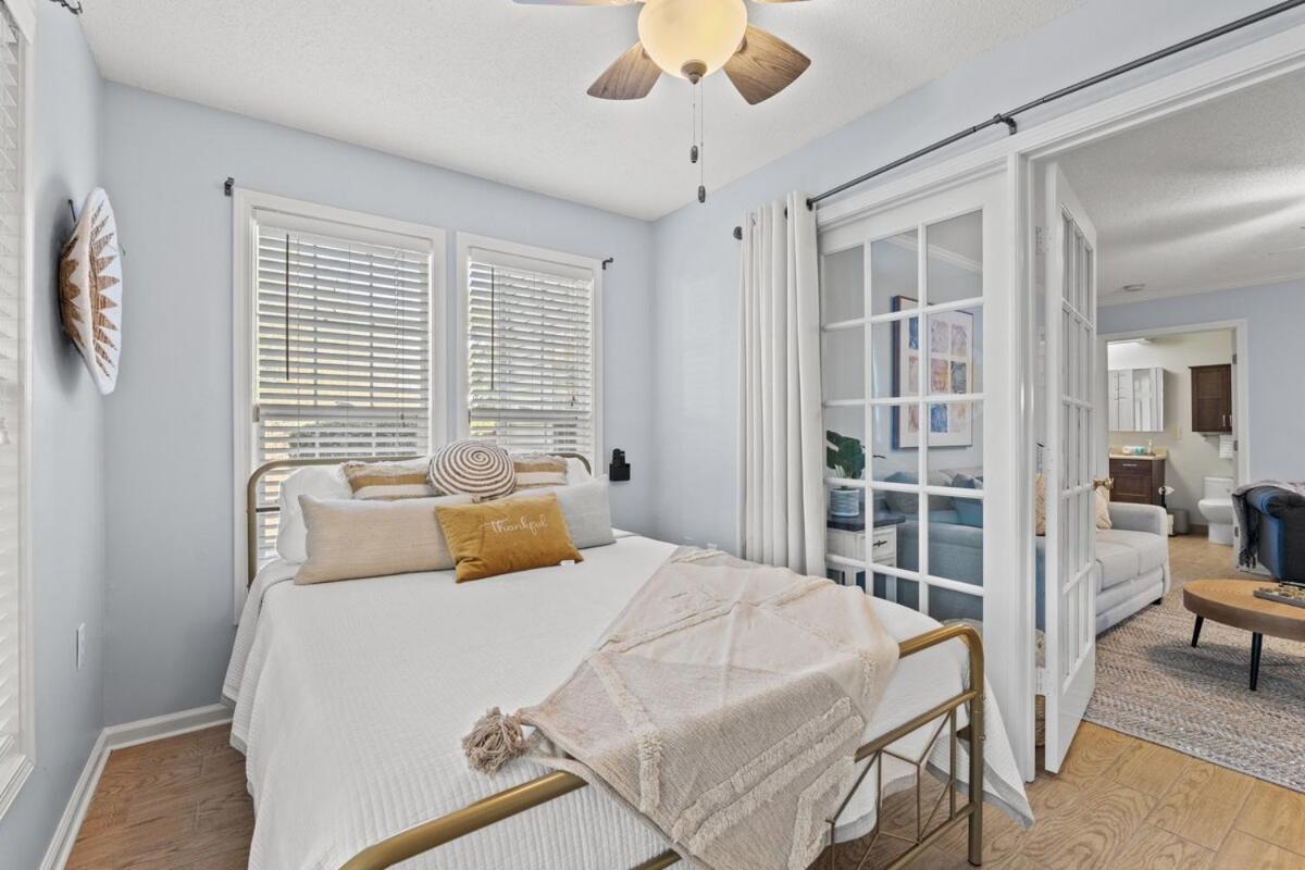 Apartment Coastal Living At Its Best! *