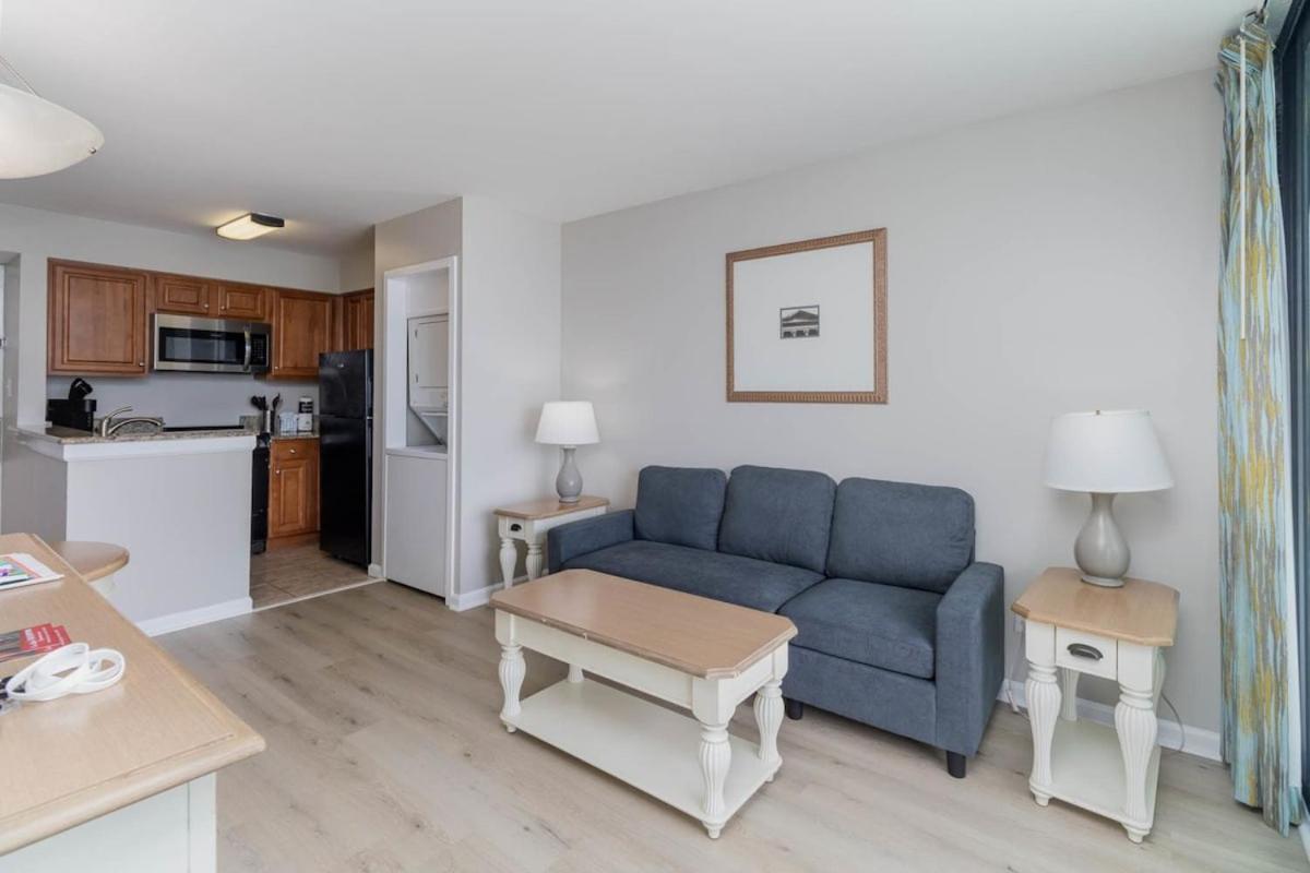 Apartment The Strand, 1br Oceanfront, 4ppl