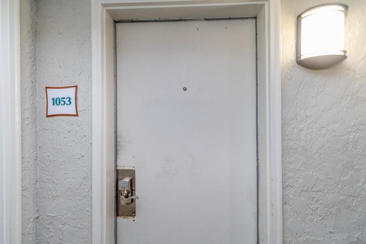 Apartment The Strand, 1br Oceanfront, 4ppl *