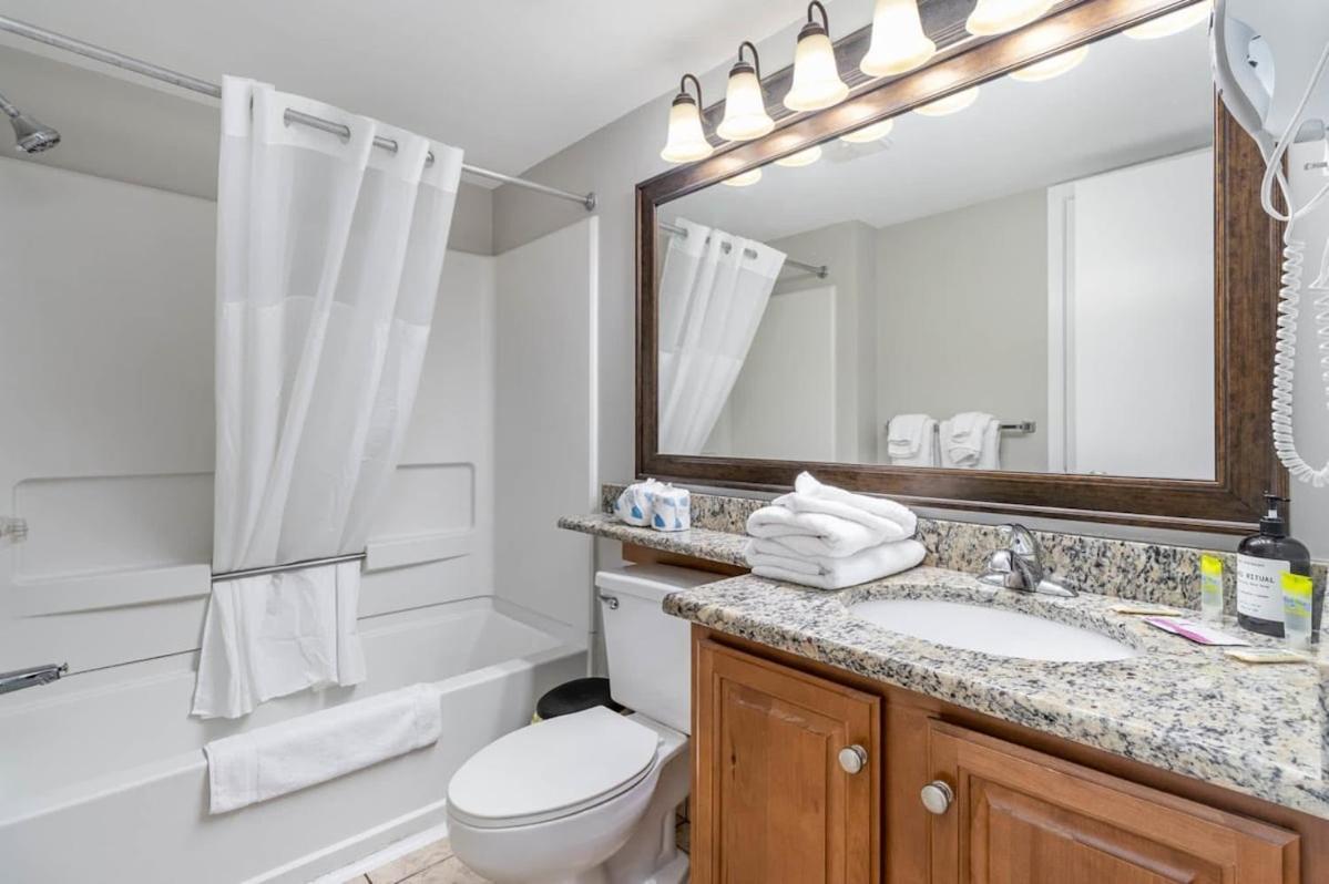Apartment The Strand, 1br Oceanfront, 4ppl