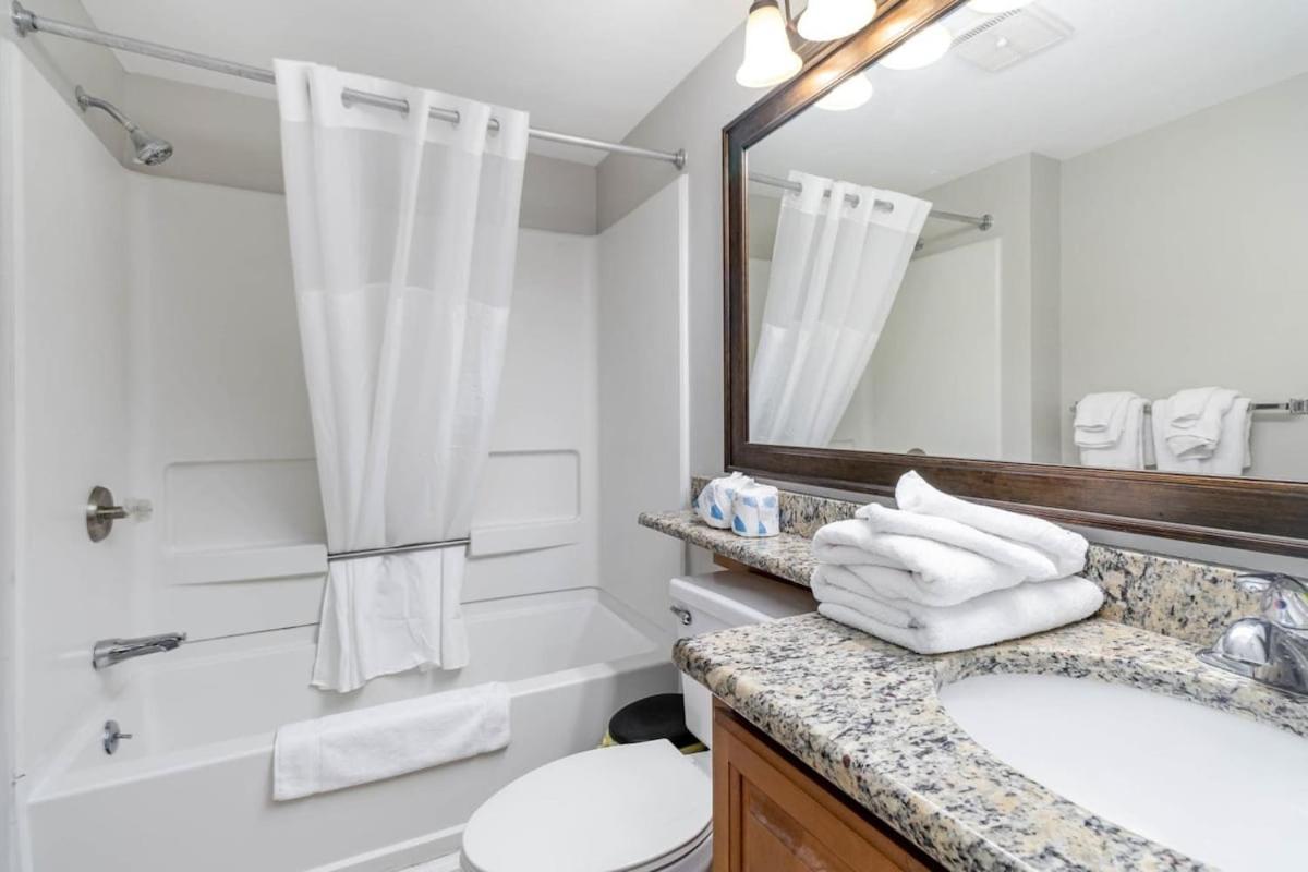 Apartment The Strand, 1br Oceanfront, 4ppl