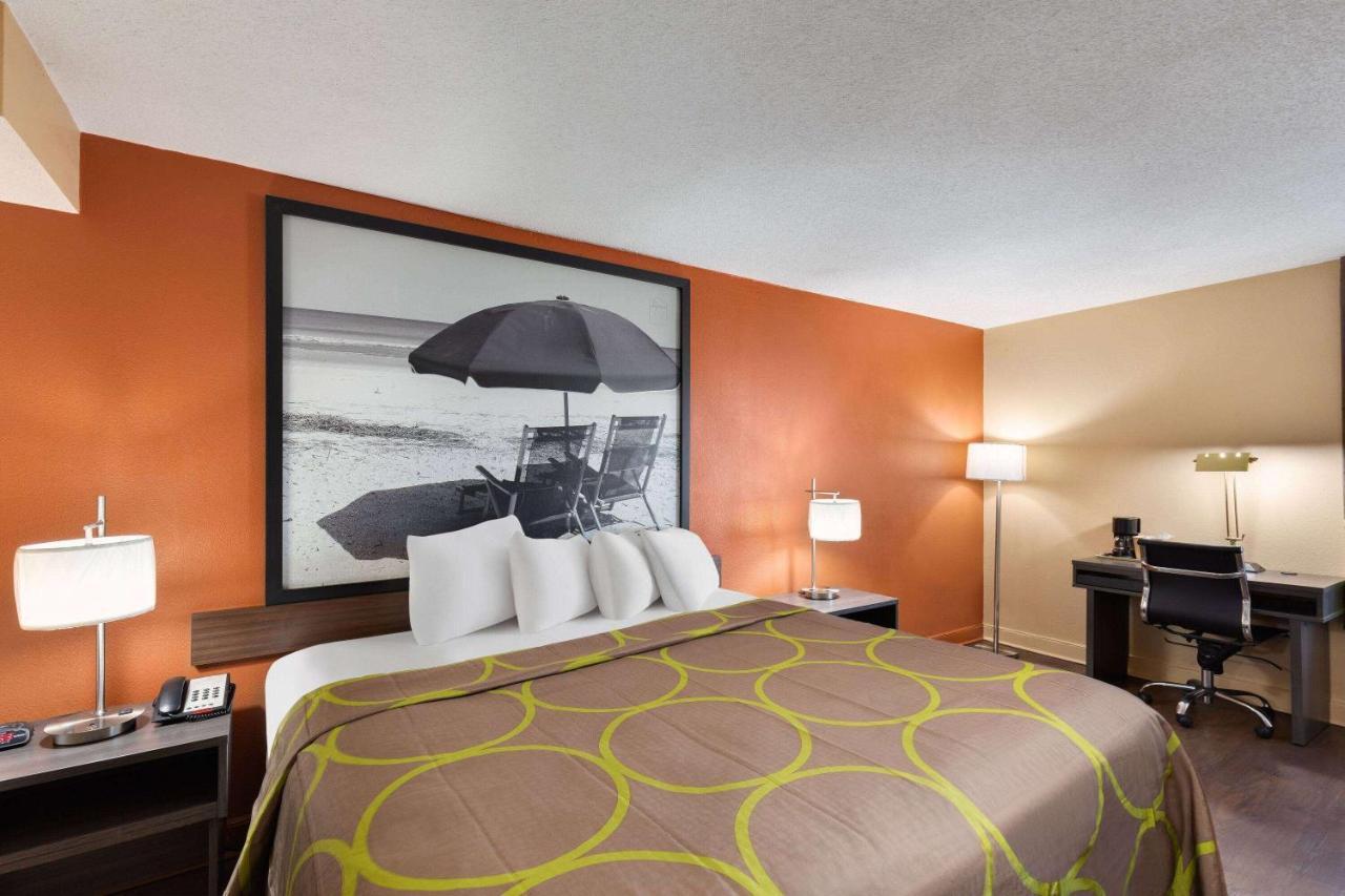 Super 8 By Wyndham Myrtle Beach/market Common Area Motel Myrtle Beach