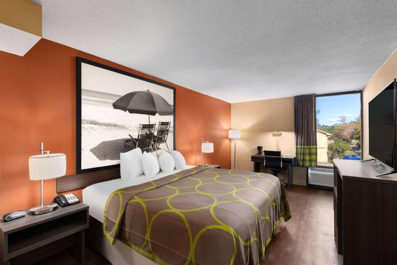 Super 8 By Wyndham Myrtle Beach/market Common Area Myrtle Beach