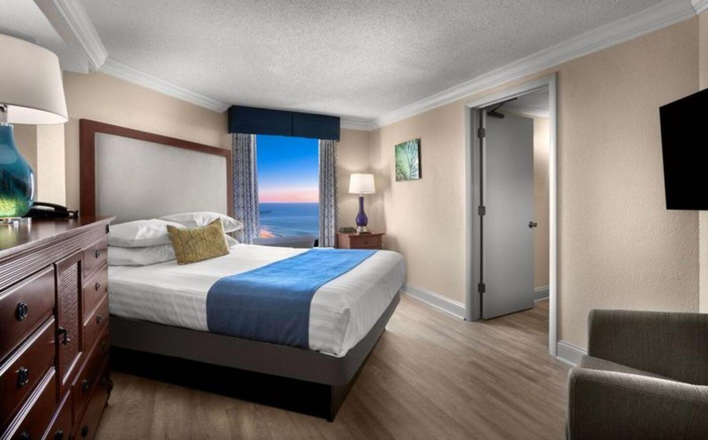 Sea Crest Oceanfront Resort 3*