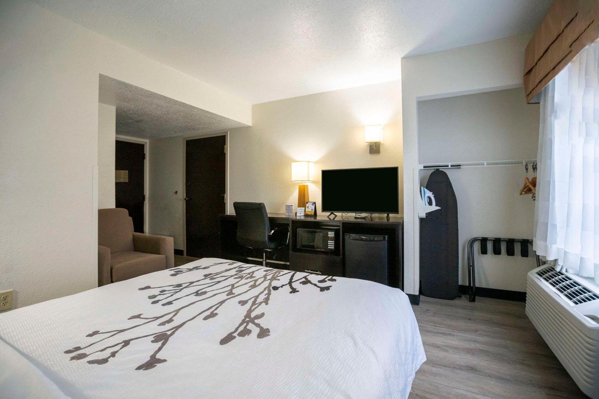 Sleep Near Outlets Hotel 2*