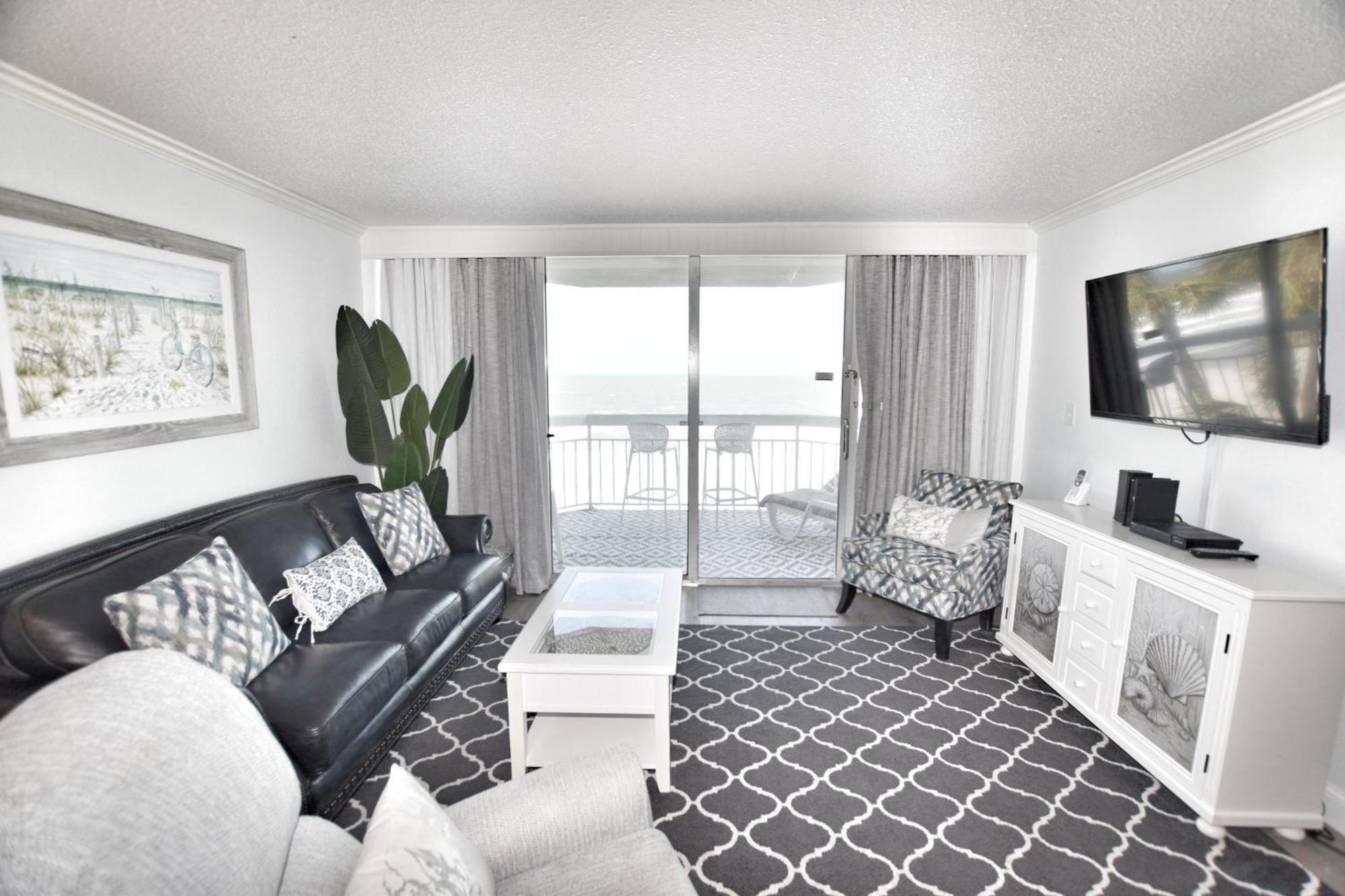 0206 Waters Edge Apartment