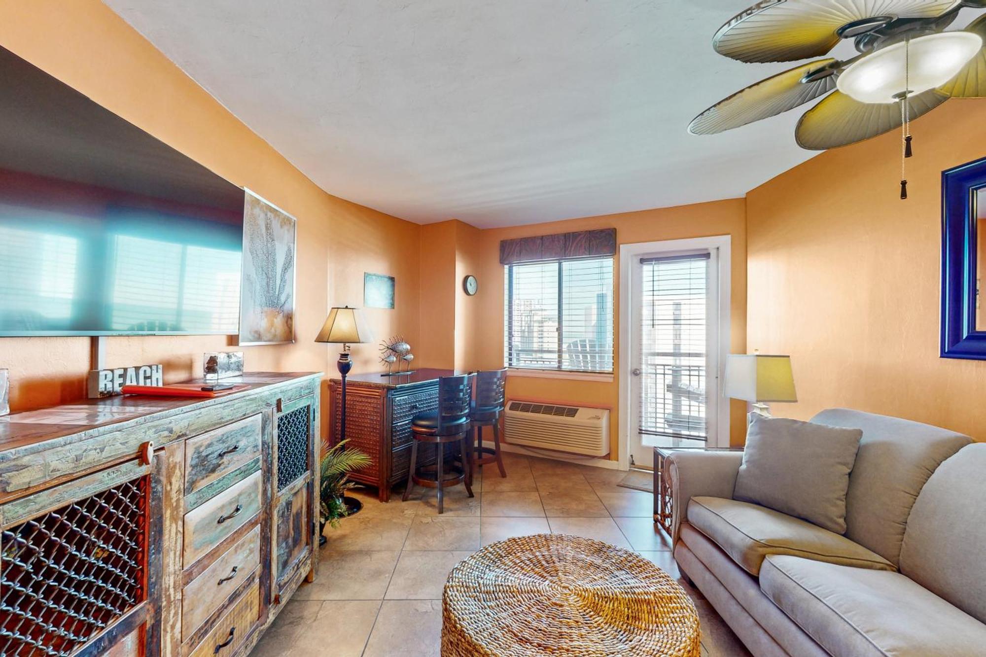 Ocean Breezes Apartment *