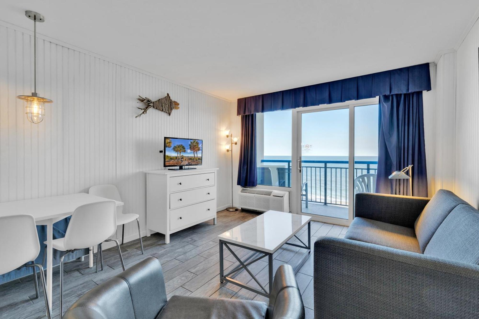 Hosteeva Boardwalk Ocean-front Apartment *