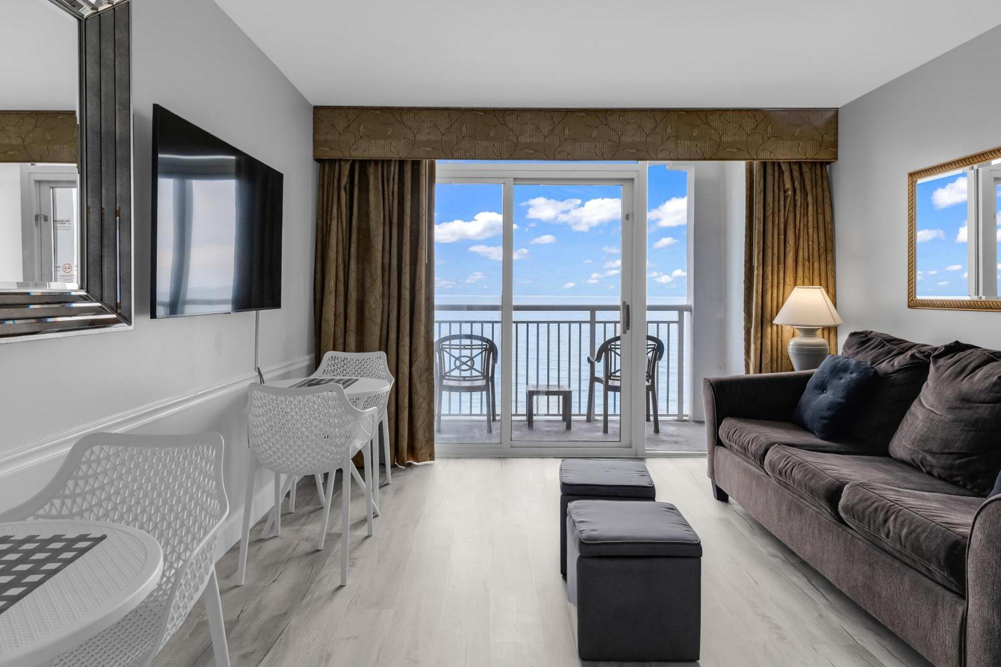 Oceanfront 1 Bedroom Dream At Camelot Apartment