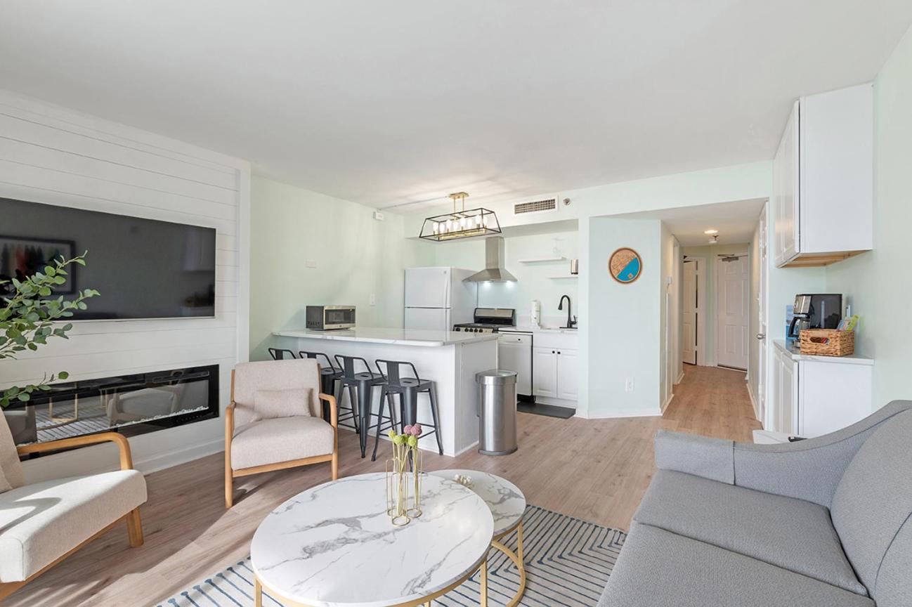 Palms - Oceanfront Renovated King Bed Sauna Apartment *