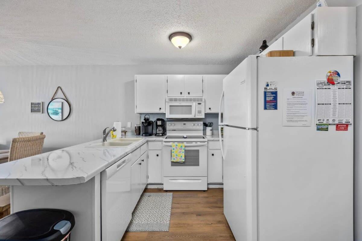 Holiday home Beachfront Ocean View W Pool & Comfy Beds *