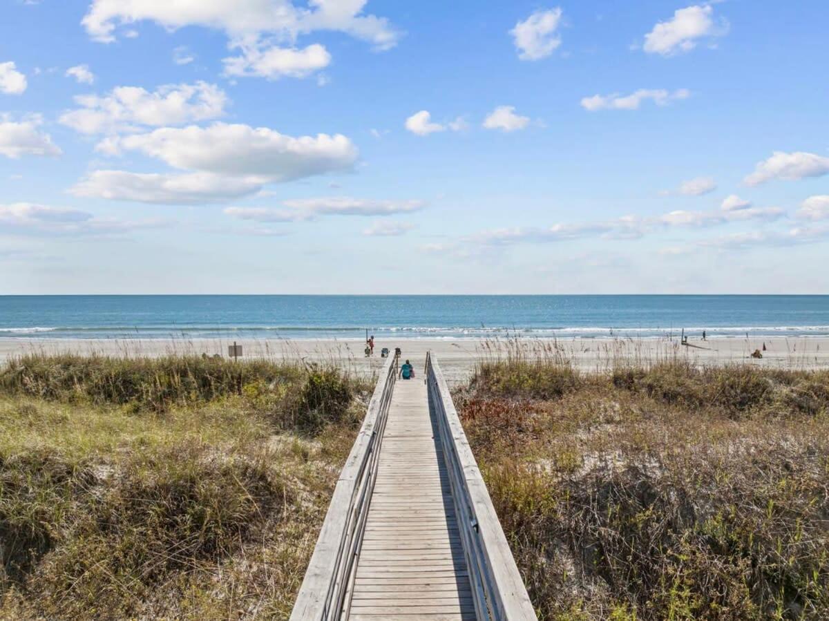 Holiday home Beachfront Ocean View W Pool & Comfy Beds *
