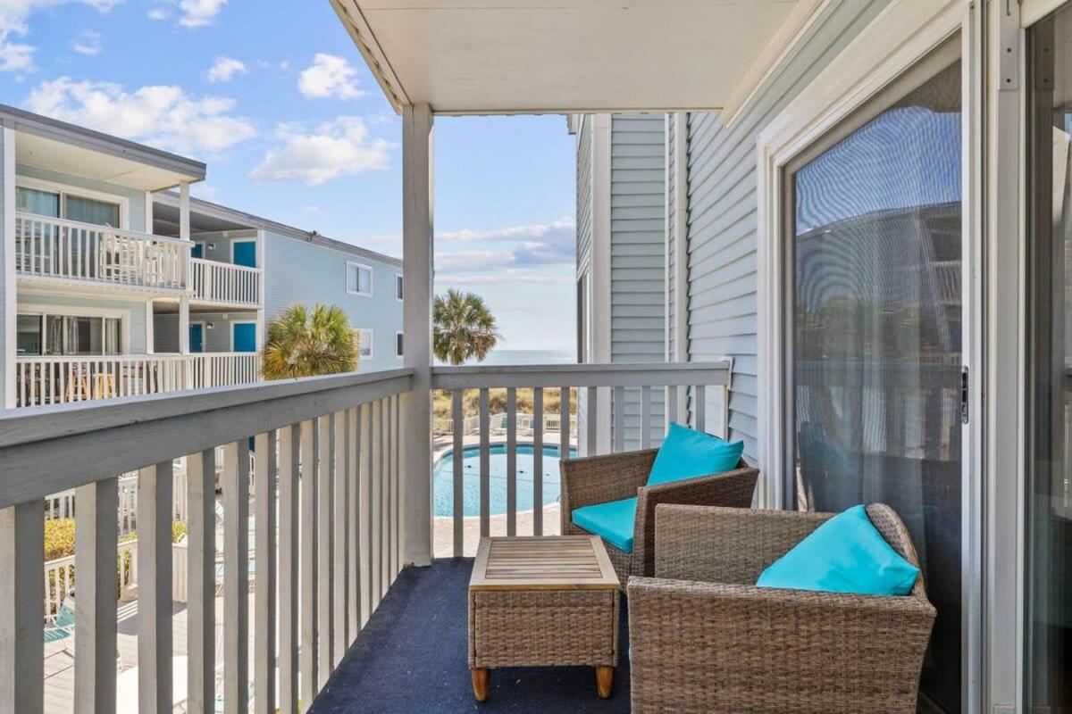 Beachfront Ocean View W Pool & Comfy Beds Holiday home