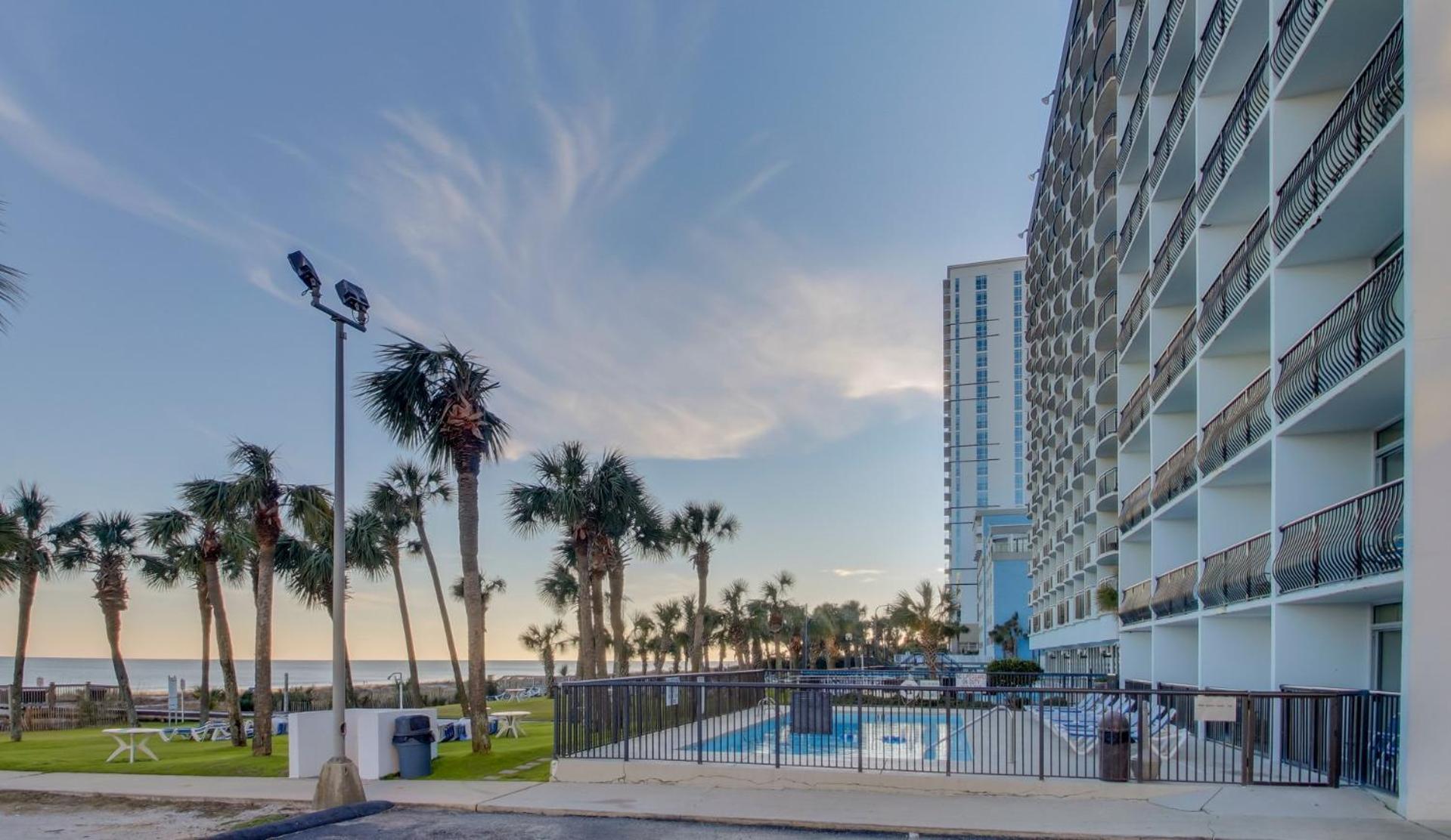 Apartment Hosteeva Boardwalk Ocean-front