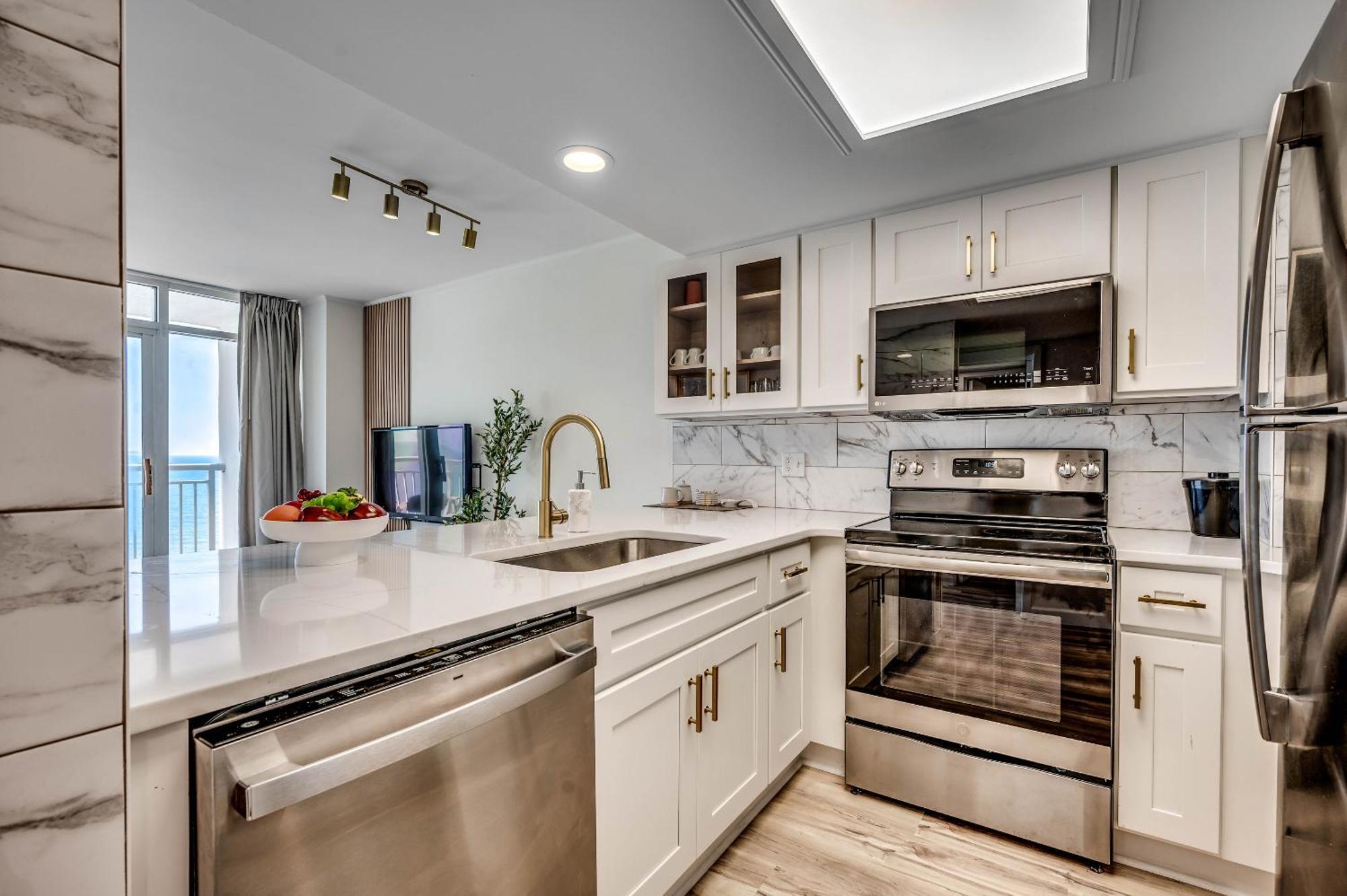 Amazing Newly Renovated Atlantica On The 9th Flloor Apartment