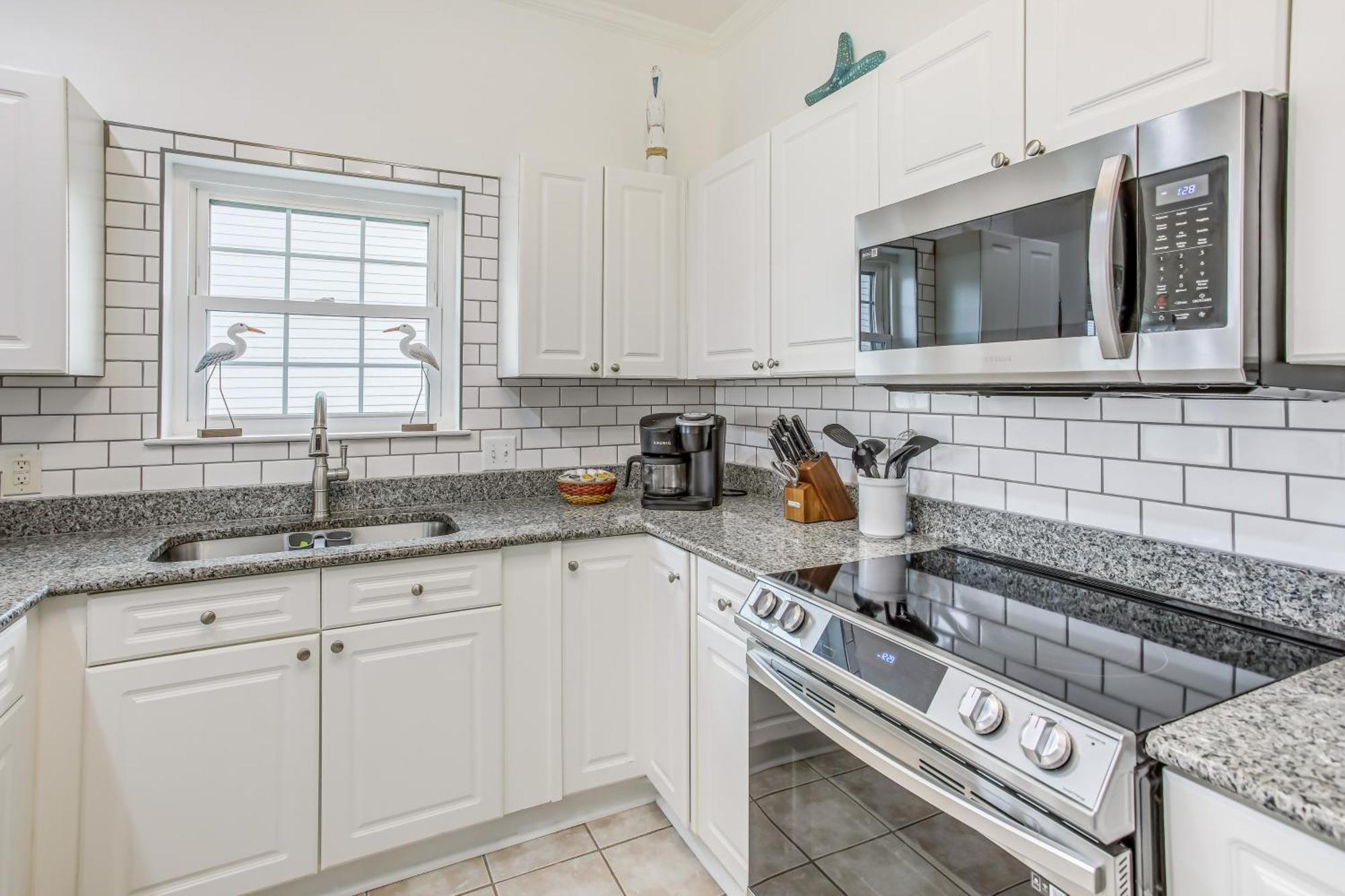 Apartment Sunny Myrtle With Community Pool Access!