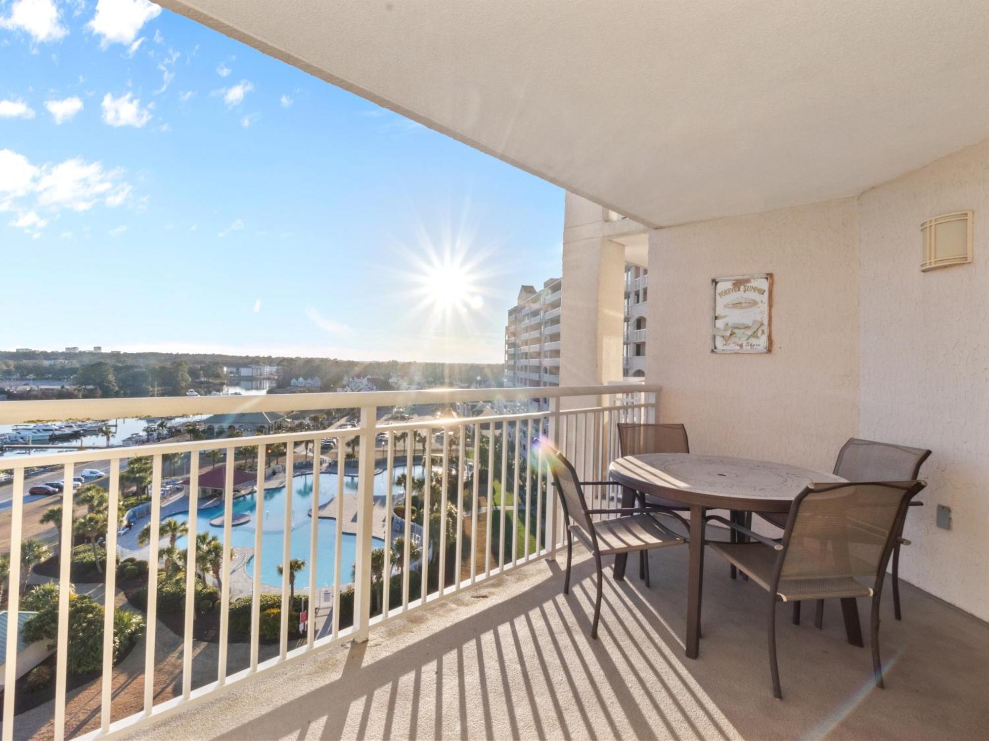 Apartment Yacht Club #1- 1005 *