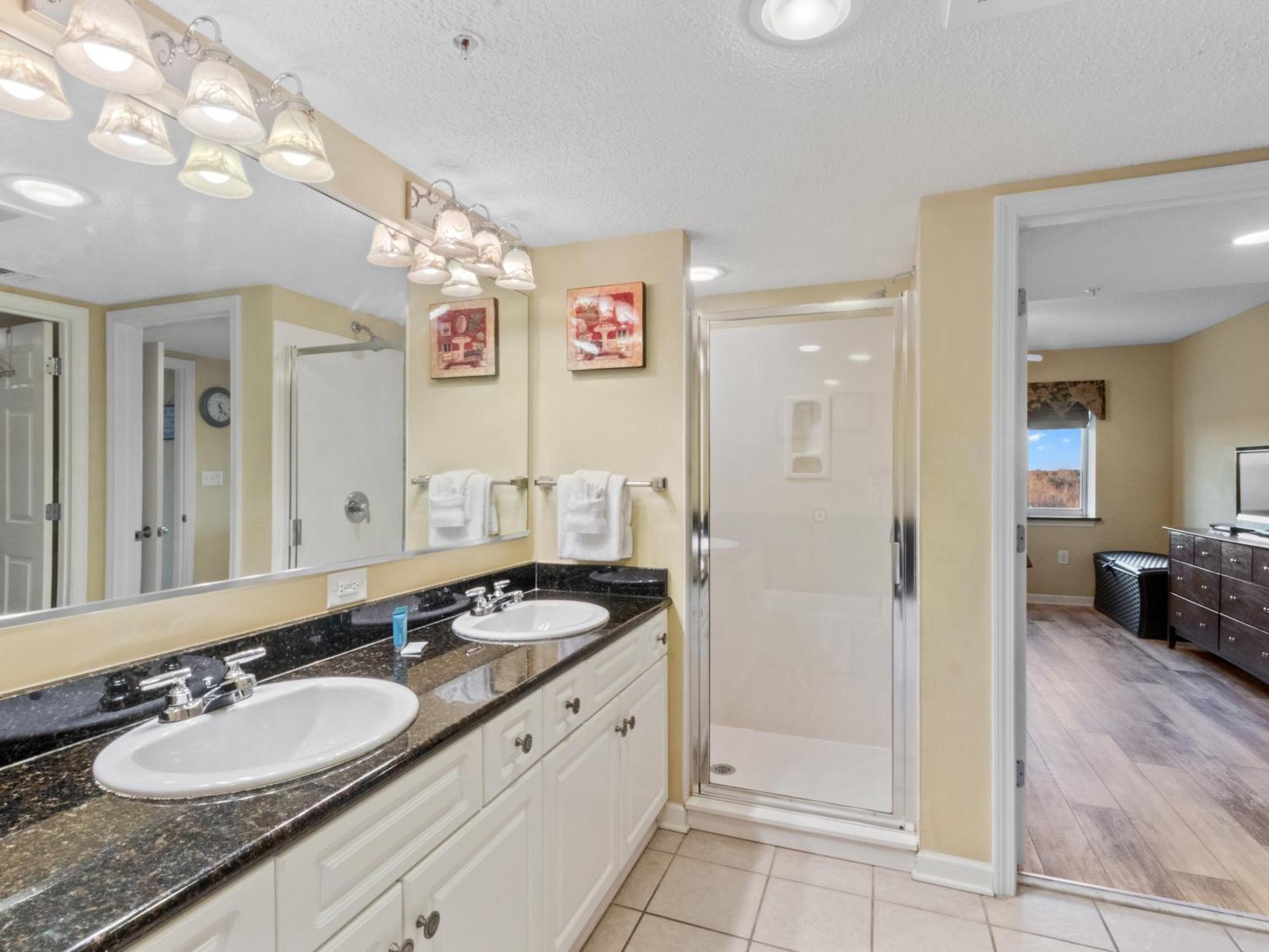 Apartment Yacht Club #1- 1005