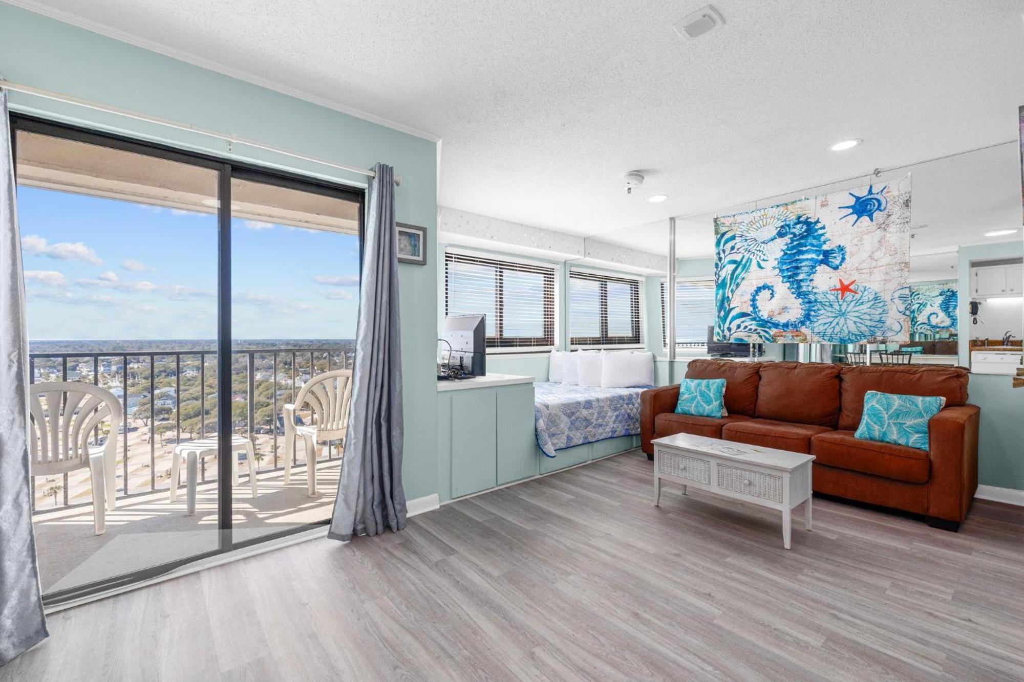 Cozy Couples Retreat, Oceanview Studio Apartment