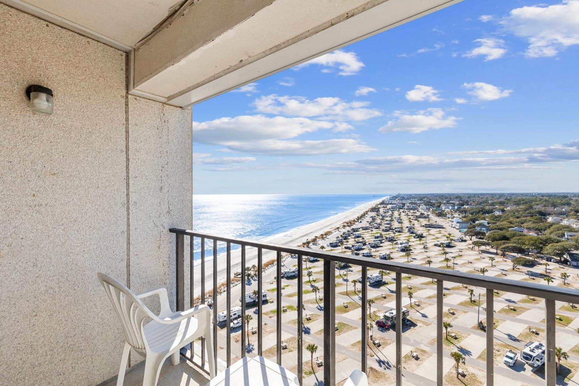 Cozy Couples Retreat, Oceanview Studio Myrtle Beach