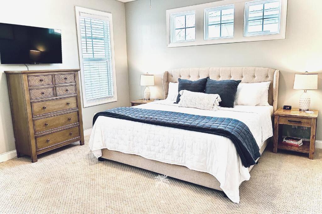 Stunning Hidden Gem W/ 2 Pools Golf & Shops Holiday home Myrtle Beach