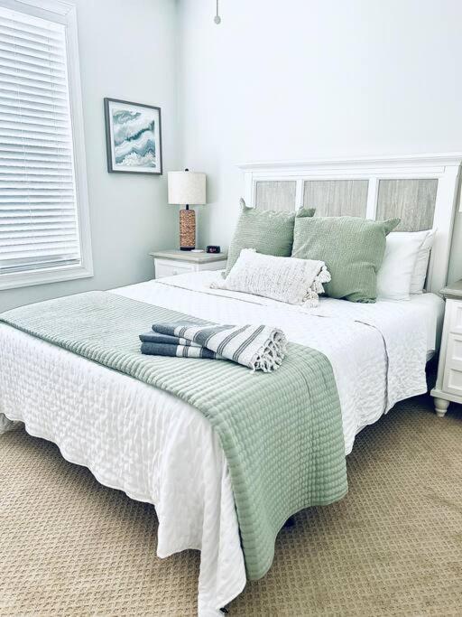 Stunning Hidden Gem W/ 2 Pools Golf & Shops * Myrtle Beach