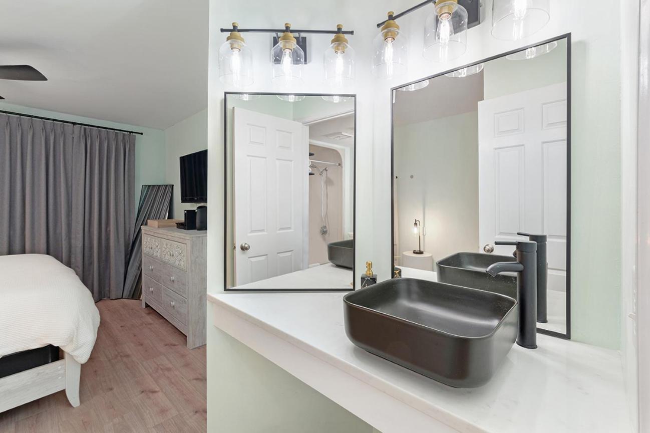 Apartment Palms - Oceanfront Renovated King Bed Sauna
