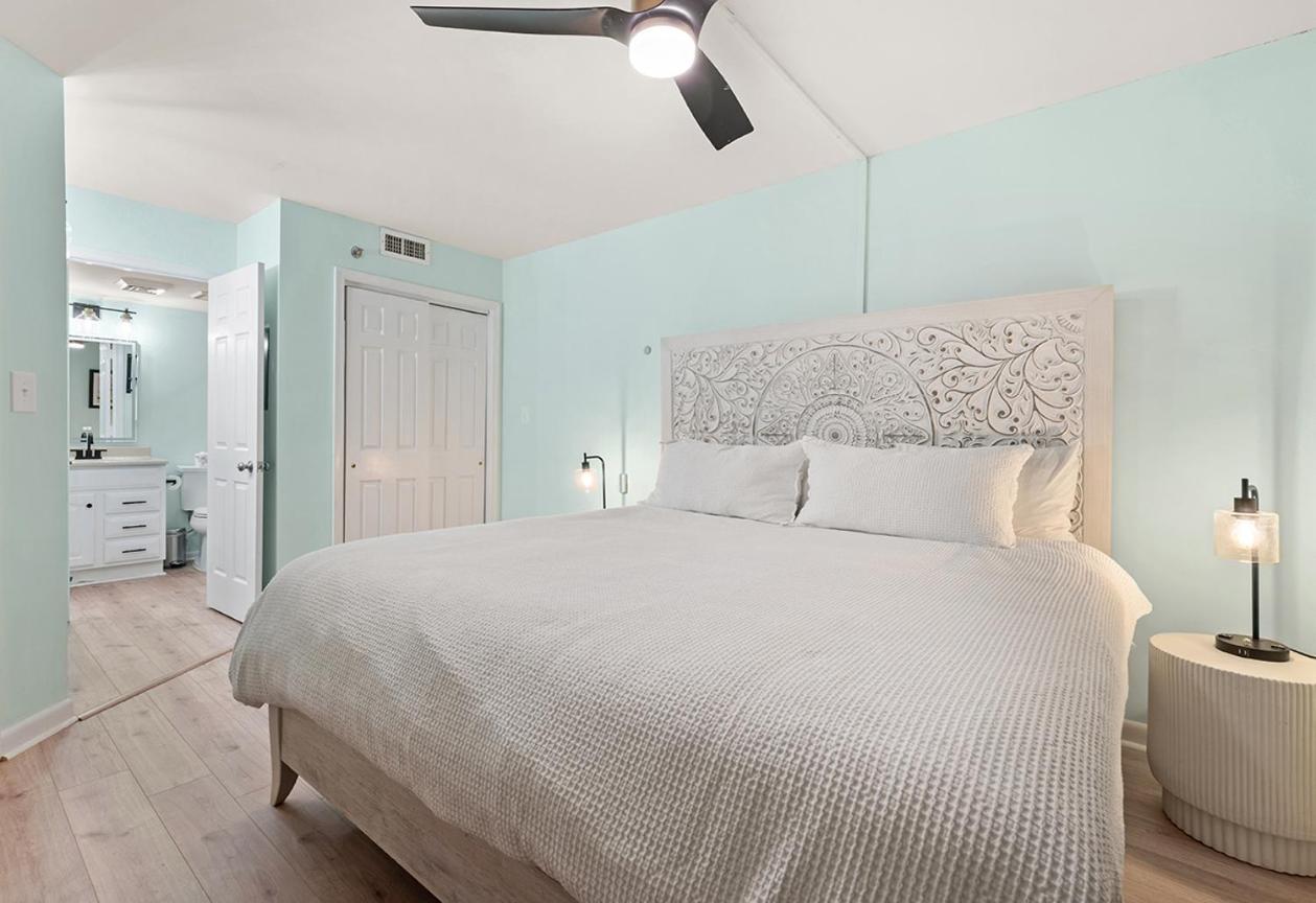 Apartment Palms - Oceanfront Renovated King Bed Sauna *