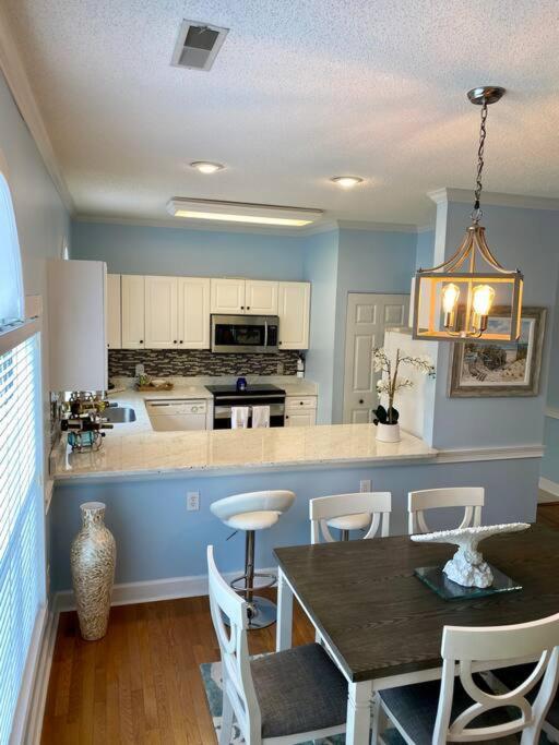 2bd/2ba. Of Both Worlds. & Golf *
